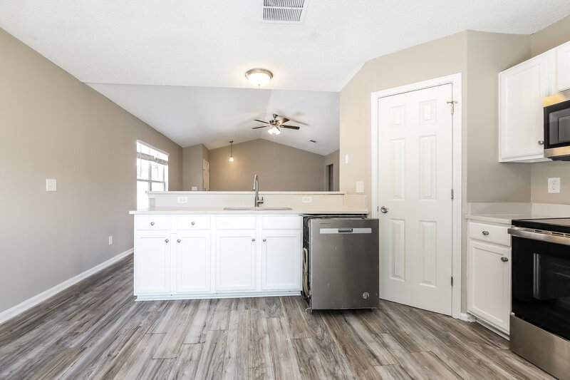 1,875/Mo, 96008 Coral Reef Rd Yulee, FL 32097 Kitchen View 2