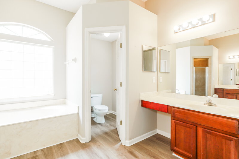 2,410/Mo, 14060 Red Rock Lake Dr Jacksonville, FL 32226 Main Bathroom View