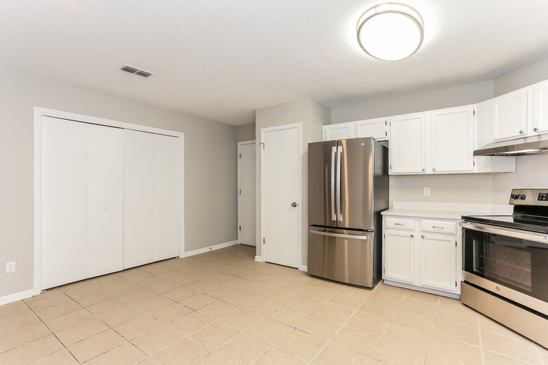 2,200/Mo, 10910 Percheron Dr Jacksonville, FL 32257 Kitchen View
