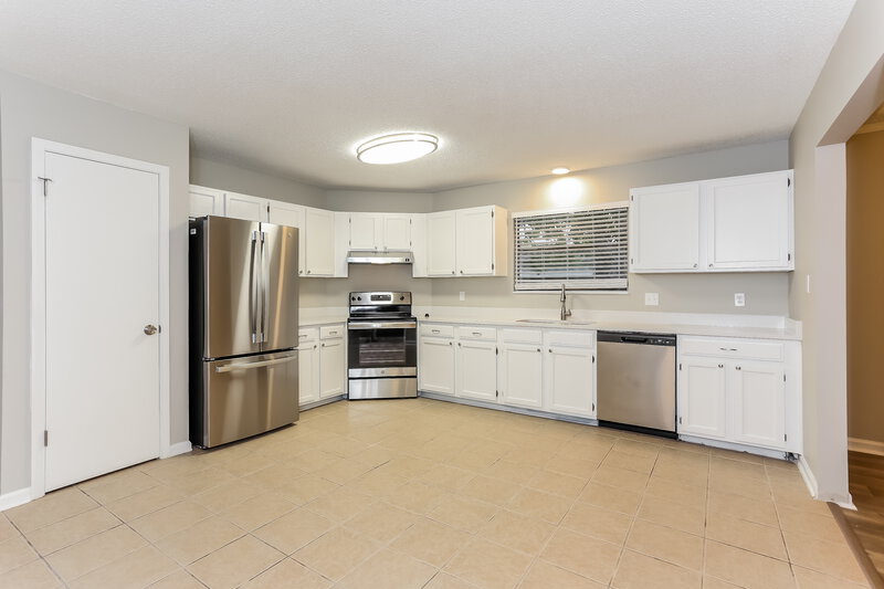 2,200/Mo, 10910 Percheron Dr Jacksonville, FL 32257 Kitchen View 2