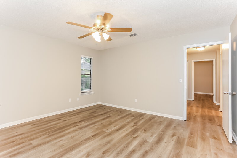 2,200/Mo, 10910 Percheron Dr Jacksonville, FL 32257 Main Bedroom View 2