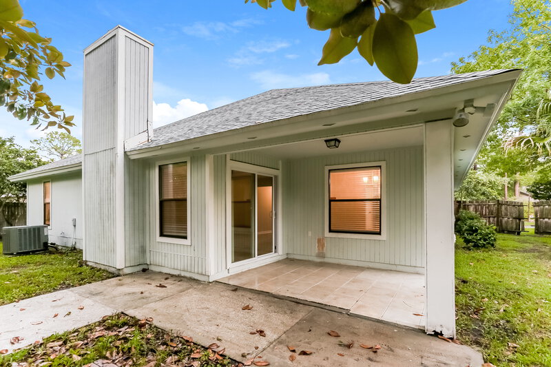2,200/Mo, 10910 Percheron Dr Jacksonville, FL 32257 Rear View