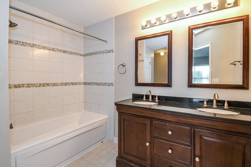 2,675/Mo, 409 Sweet Jasmine Way Saint Johns, FL 32259 Main Bathroom View