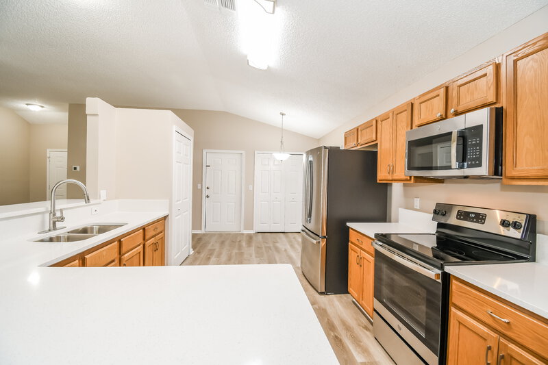 2,690/Mo, 1418 Runes Ct Middleburg, FL 32068 Kitchen View 2