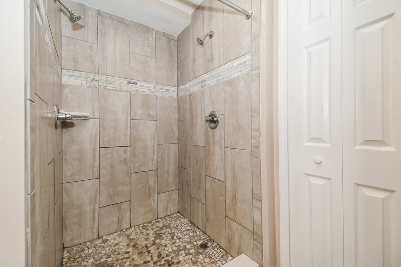 2,690/Mo, 1418 Runes Ct Middleburg, FL 32068 Main Bathroom View 2
