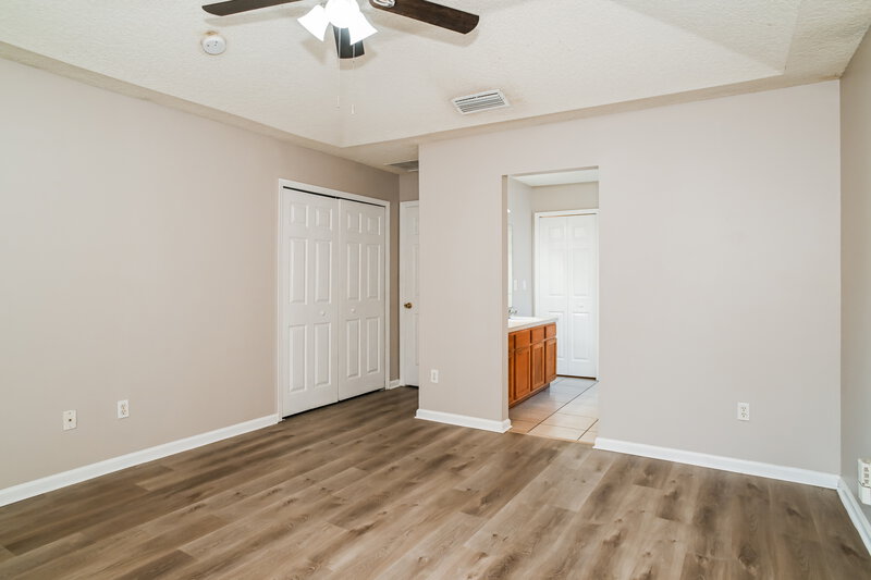 1,565/Mo, 2510 Creekfront Dr Green Cove Springs, FL 32043 Main Bedroom View 2