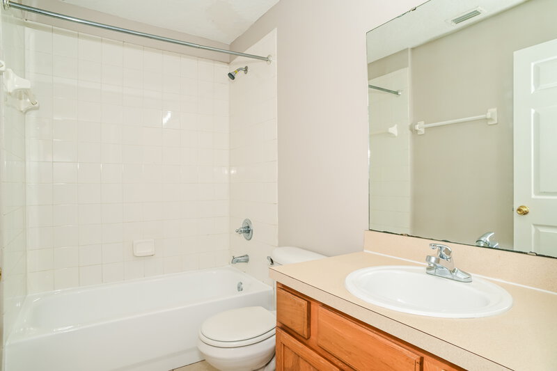 1,565/Mo, 2510 Creekfront Dr Green Cove Springs, FL 32043 Bathroom View