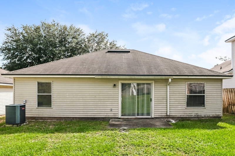 1,565/Mo, 2510 Creekfront Dr Green Cove Springs, FL 32043 Rear View