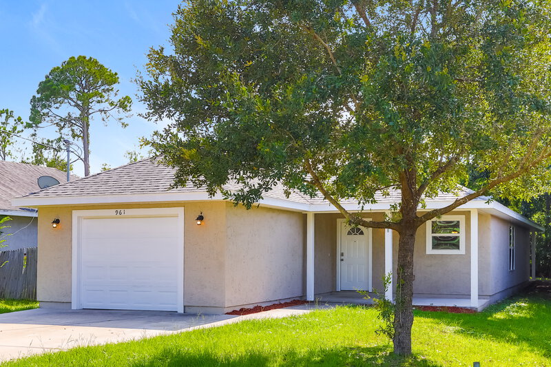 2,395/Mo, 961 N Saint Johns St Saint Augustine, FL 32084 Front View