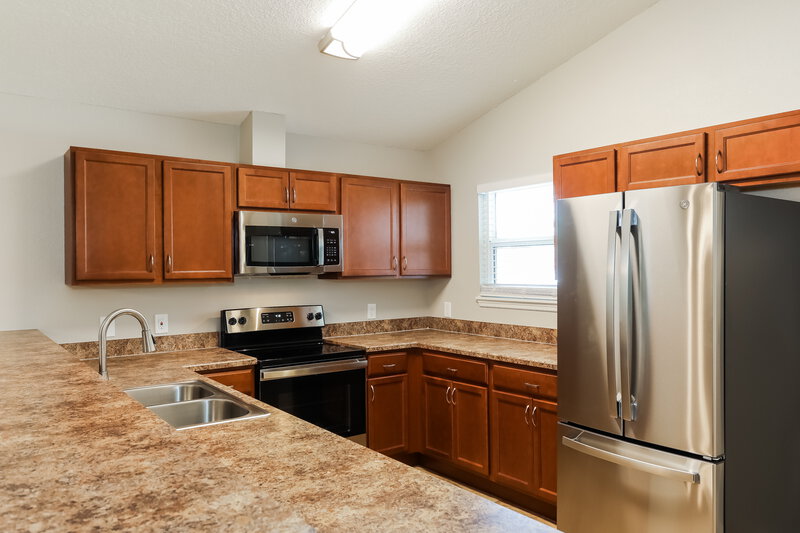 2,395/Mo, 961 N Saint Johns St Saint Augustine, FL 32084 Kitchen View