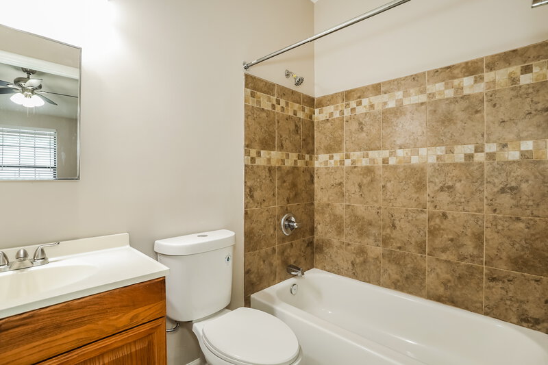 1,975/Mo, 10938 Buggy Whip Dr Jacksonville, FL 32257 Main Bathroom View