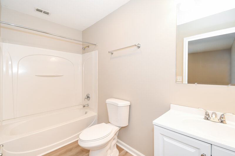 1,540/Mo, 1233 Homard Pl Jacksonville, FL 32225 Main Bathroom View