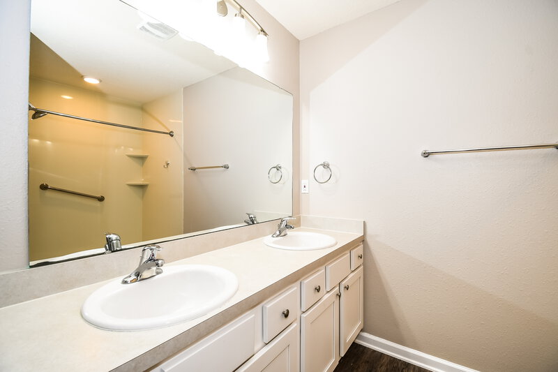 3,480/Mo, 3507 Twin Falls Dr Green Cove Springs, FL 32043 Main Bathroom View