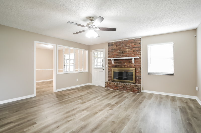 1,995/Mo, 553 Harrison Ave Orange Park, FL 32065 Living Room View