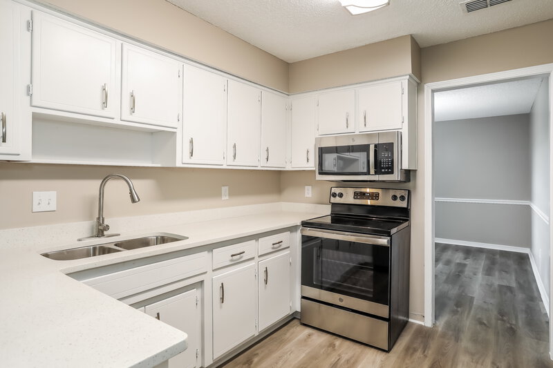 1,995/Mo, 553 Harrison Ave Orange Park, FL 32065 Kitchen View