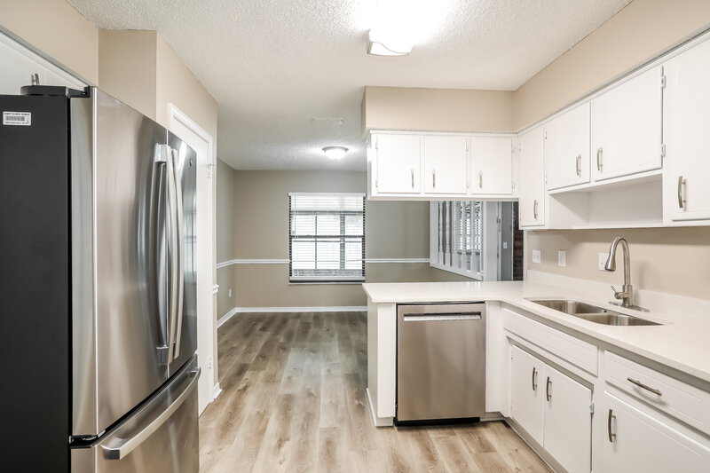 1,995/Mo, 553 Harrison Ave Orange Park, FL 32065 Kitchen View 2