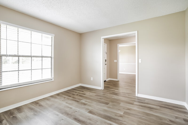 1,995/Mo, 553 Harrison Ave Orange Park, FL 32065 Sitting Room View