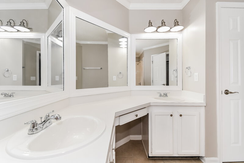 2,030/Mo, 7957 Macinnes Dr Jacksonville, FL 32244 Main Bathroom View