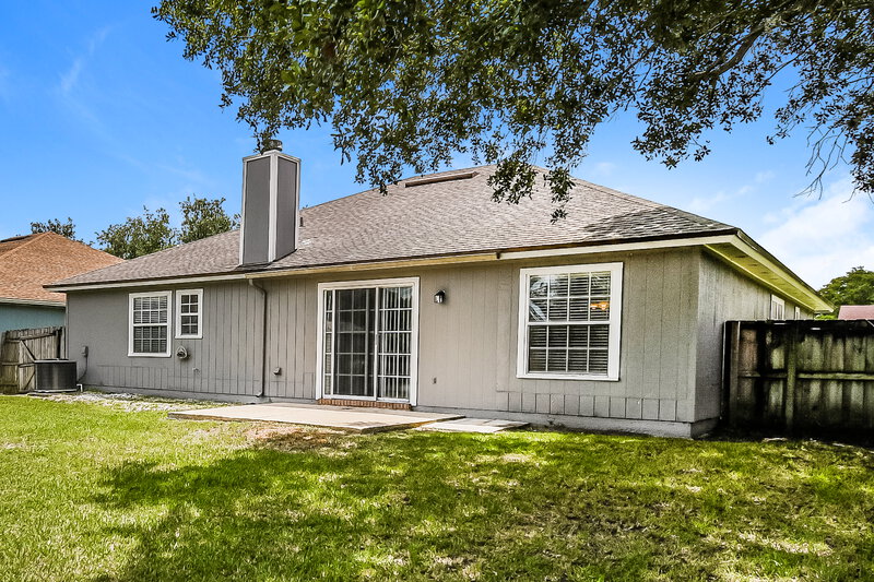2,030/Mo, 7957 Macinnes Dr Jacksonville, FL 32244 Rear View