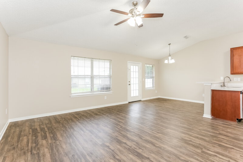 1,730/Mo, 7524 Westland Oaks Dr Jacksonville, FL 32244 Living Room View