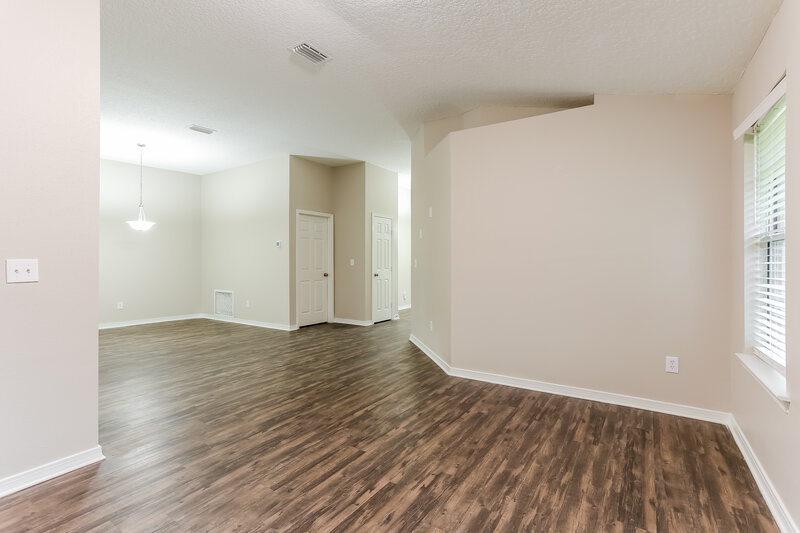 1,730/Mo, 7524 Westland Oaks Dr Jacksonville, FL 32244 Family Room View