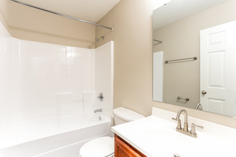 1,730/Mo, 7524 Westland Oaks Dr Jacksonville, FL 32244 Bathroom View