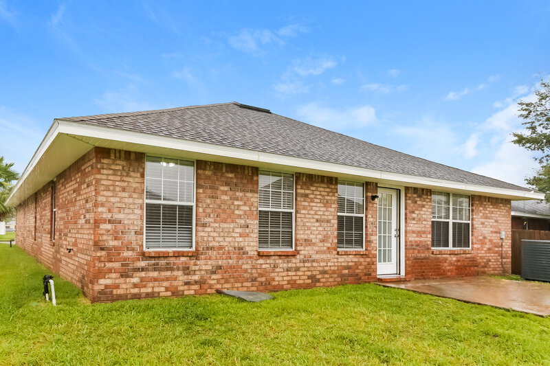 1,730/Mo, 7524 Westland Oaks Dr Jacksonville, FL 32244 Rear View