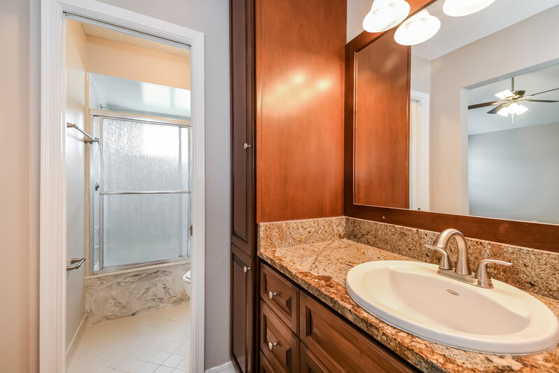 2,055/Mo, 11139 Caroline Crest Dr Jacksonville, FL 32225 Main Bathroom View