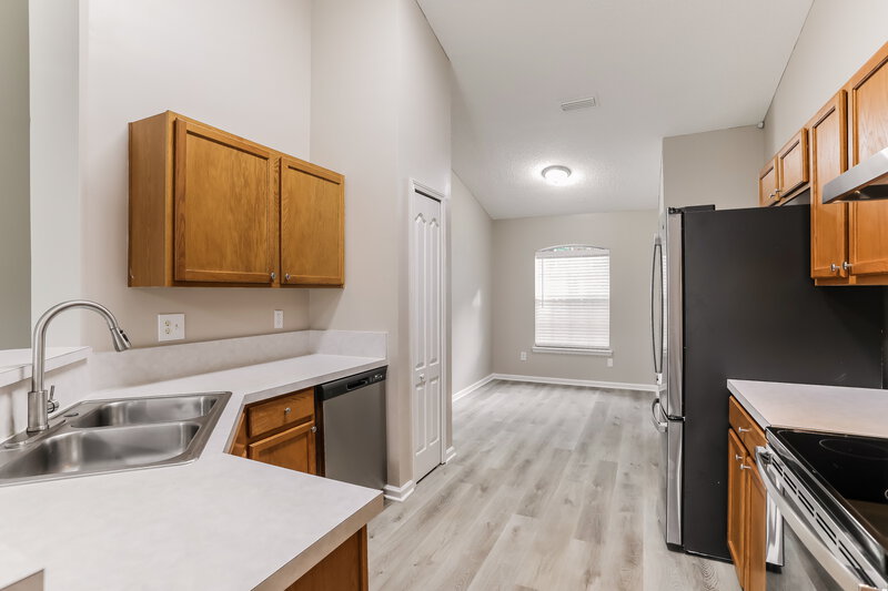 2,090/Mo, 909 Mackinaw Trl St Augustine, FL 32092 Kitchen View 2