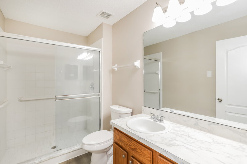 2,090/Mo, 909 Mackinaw Trl St Augustine, FL 32092 Main Bathroom View