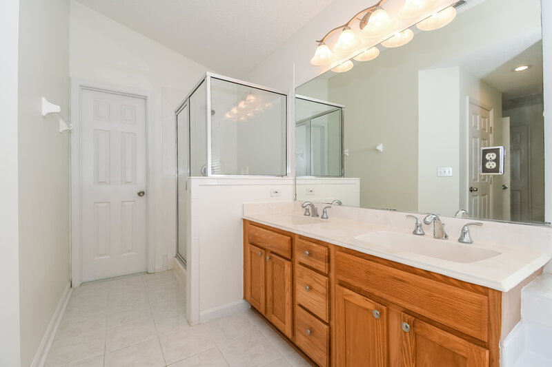 2,270/Mo, 574 Misty Morning Ct Jacksonville, FL 32218 Main Bathroom View 2
