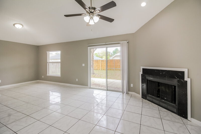 1,950/Mo, 1257 Ardmore St Saint Augustine, FL 32092 Living Room View
