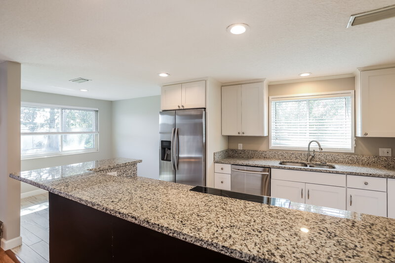 2,020/Mo, 9831 Timberlake Dr E Jacksonville, FL 32257 Kitchen View 3