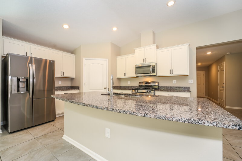 3,100/Mo, 86106 Railway Pl Yulee, FL 32097 Kitchen View 2