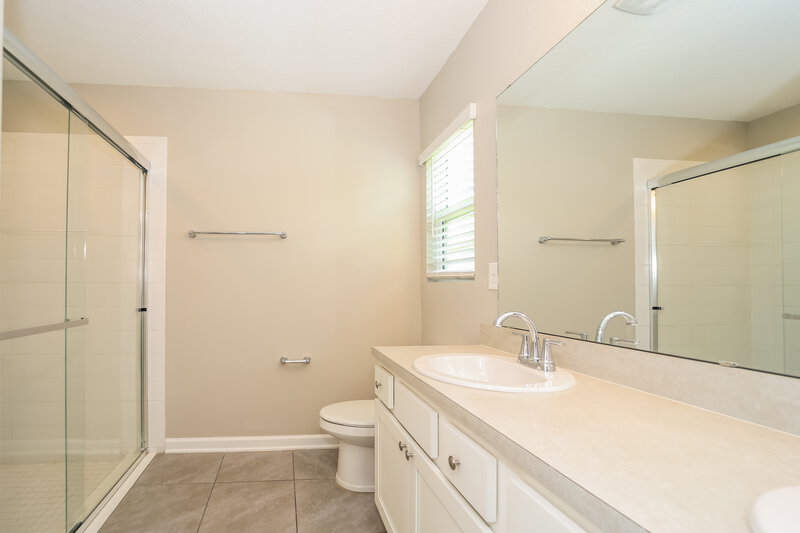 3,100/Mo, 86106 Railway Pl Yulee, FL 32097 Main Bathroom View