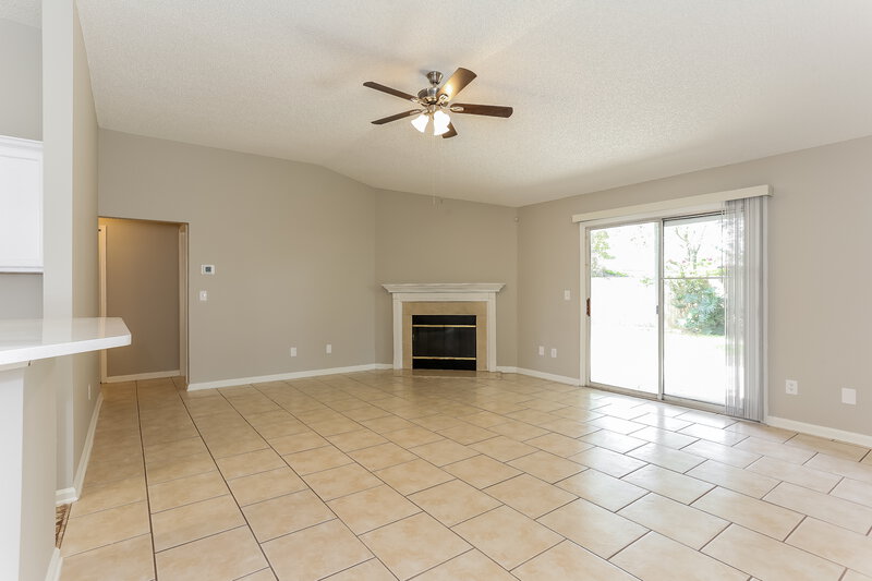 1,755/Mo, 3726 Woodbriar Dr Orange Park, FL 32073 Living Room View 2