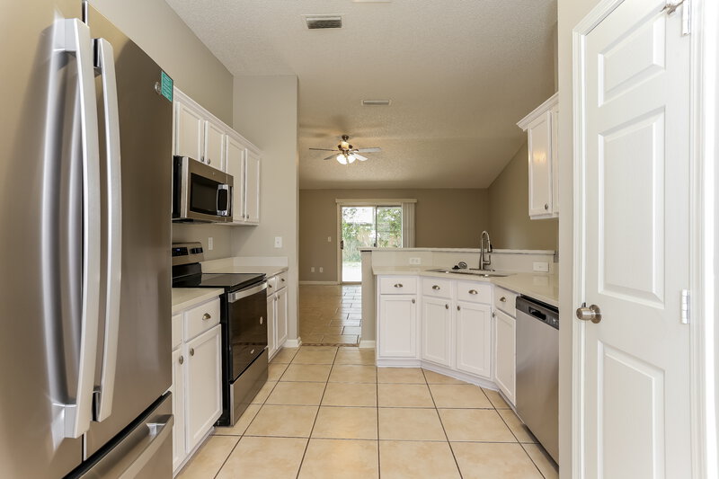 1,755/Mo, 3726 Woodbriar Dr Orange Park, FL 32073 Kitchen View 2