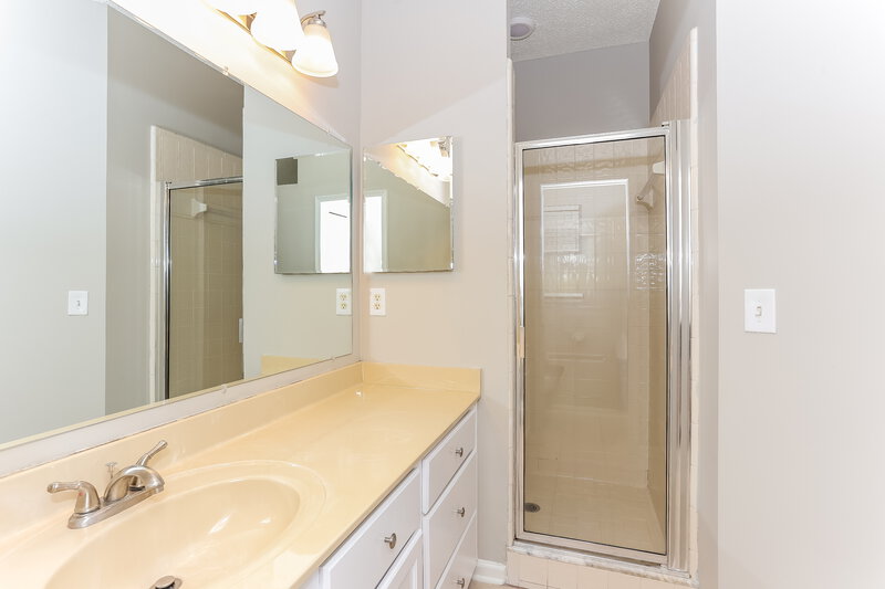 1,755/Mo, 3726 Woodbriar Dr Orange Park, FL 32073 Bathroom View