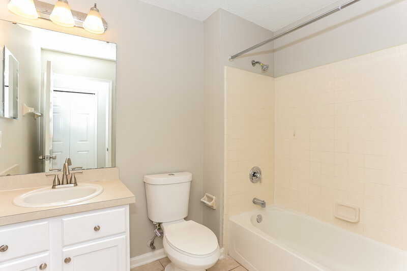 1,755/Mo, 3726 Woodbriar Dr Orange Park, FL 32073 Bathroom View 2