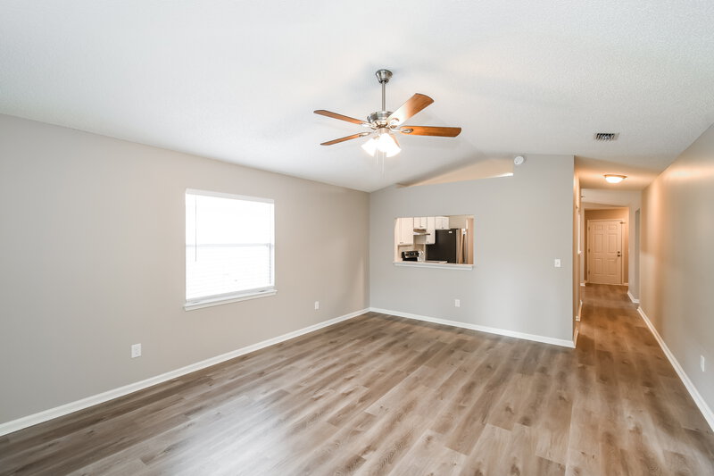 1,870/Mo, 2653 Sam Houston Pl Jacksonville, FL 32246 Living Room View