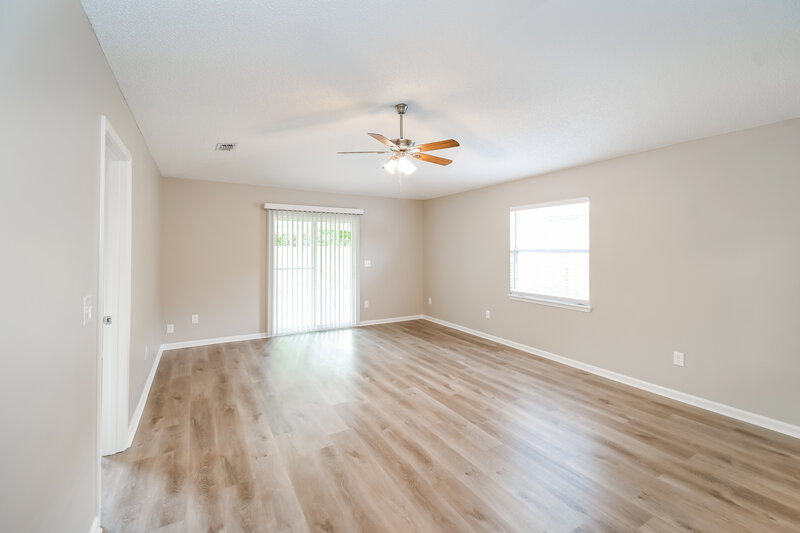 1,870/Mo, 2653 Sam Houston Pl Jacksonville, FL 32246 Living Room View 2