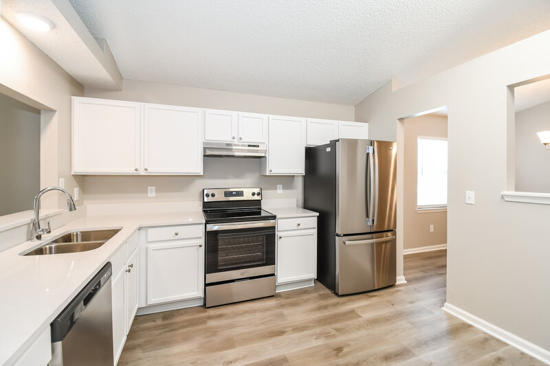 1,870/Mo, 2653 Sam Houston Pl Jacksonville, FL 32246 Kitchen View 2