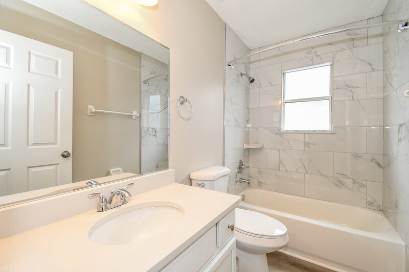 1,870/Mo, 2653 Sam Houston Pl Jacksonville, FL 32246 Bathroom View