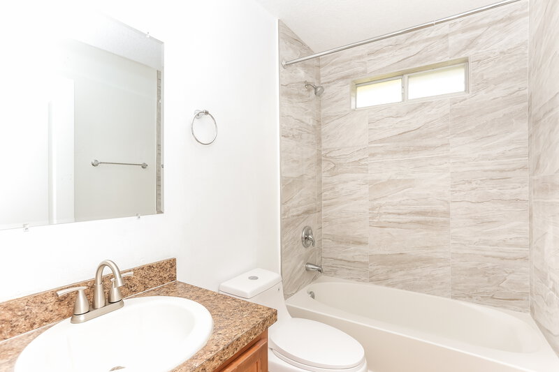 2,095/Mo, 2791 Wood Stork Trl Orange Park, FL 32073 Bathroom View