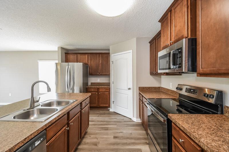 1,915/Mo, 95339 Mistwood Ct Fernandina Beach, FL 32034 Kitchen View