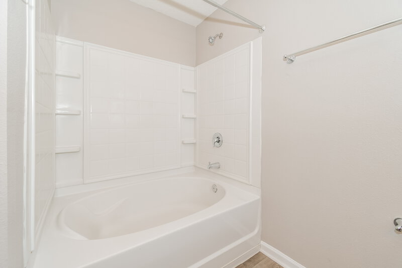 1,915/Mo, 95339 Mistwood Ct Fernandina Beach, FL 32034 Main Bathroom View 2