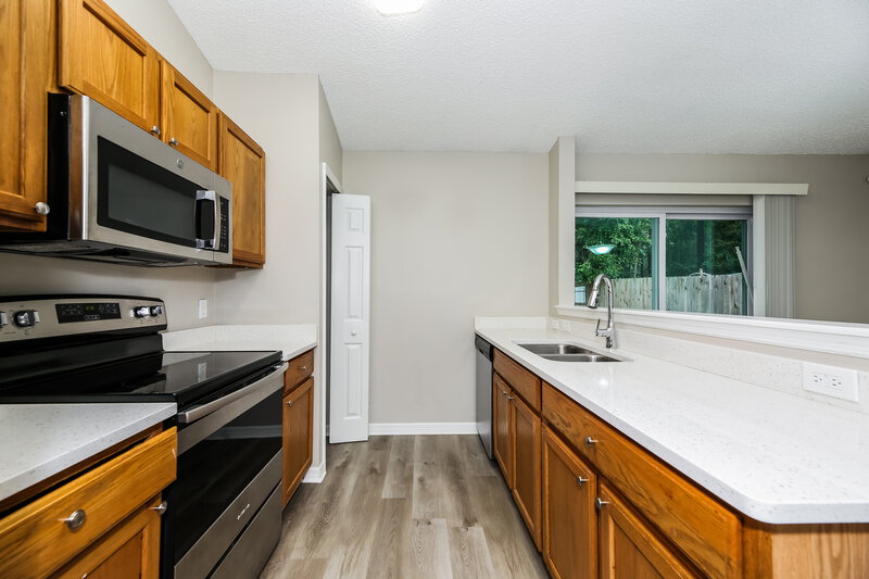 1,525/Mo, 3430 Talisman Dr Middleburg, FL 32068 Kitchen View 2