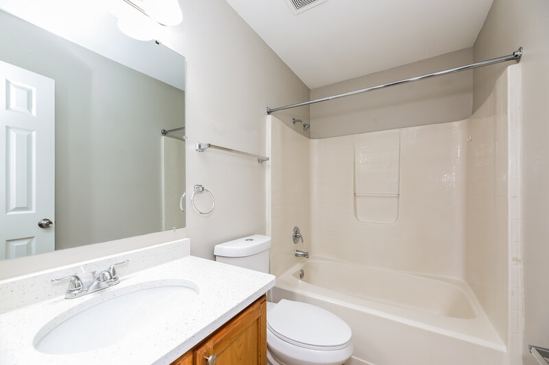 1,525/Mo, 3430 Talisman Dr Middleburg, FL 32068 Main Bathroom View