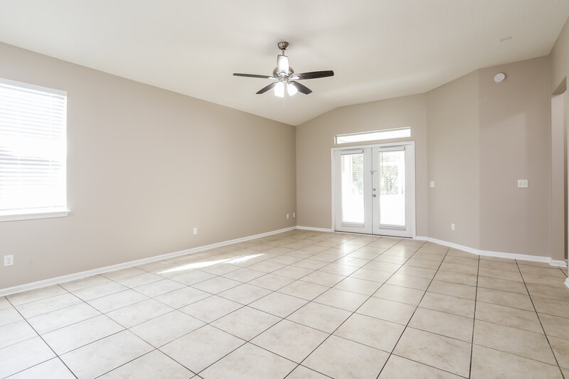 2,040/Mo, 292 Sunshine Dr Saint Augustine, FL 32086 Living Room View 2