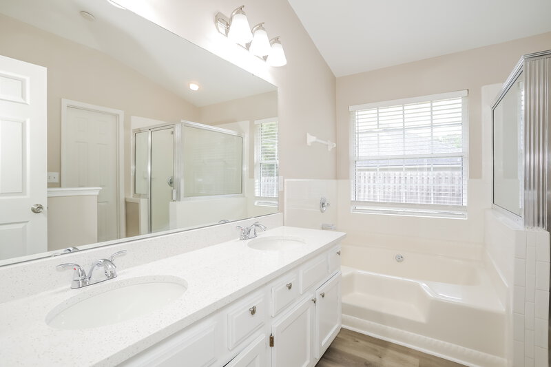 2,055/Mo, 209 Ivy Lakes Dr Saint Johns, FL 32259 Main Bathroom View